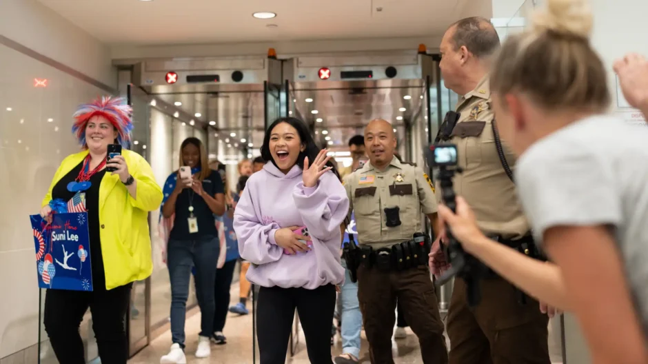 Olympic Champion Suni Lee Returns to Hero's Welcome in Twin Cities